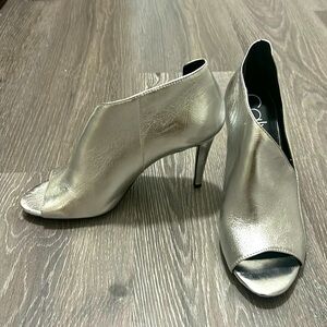 Calvin Klein Nastassia Metallic Stiletto - sz 6.5